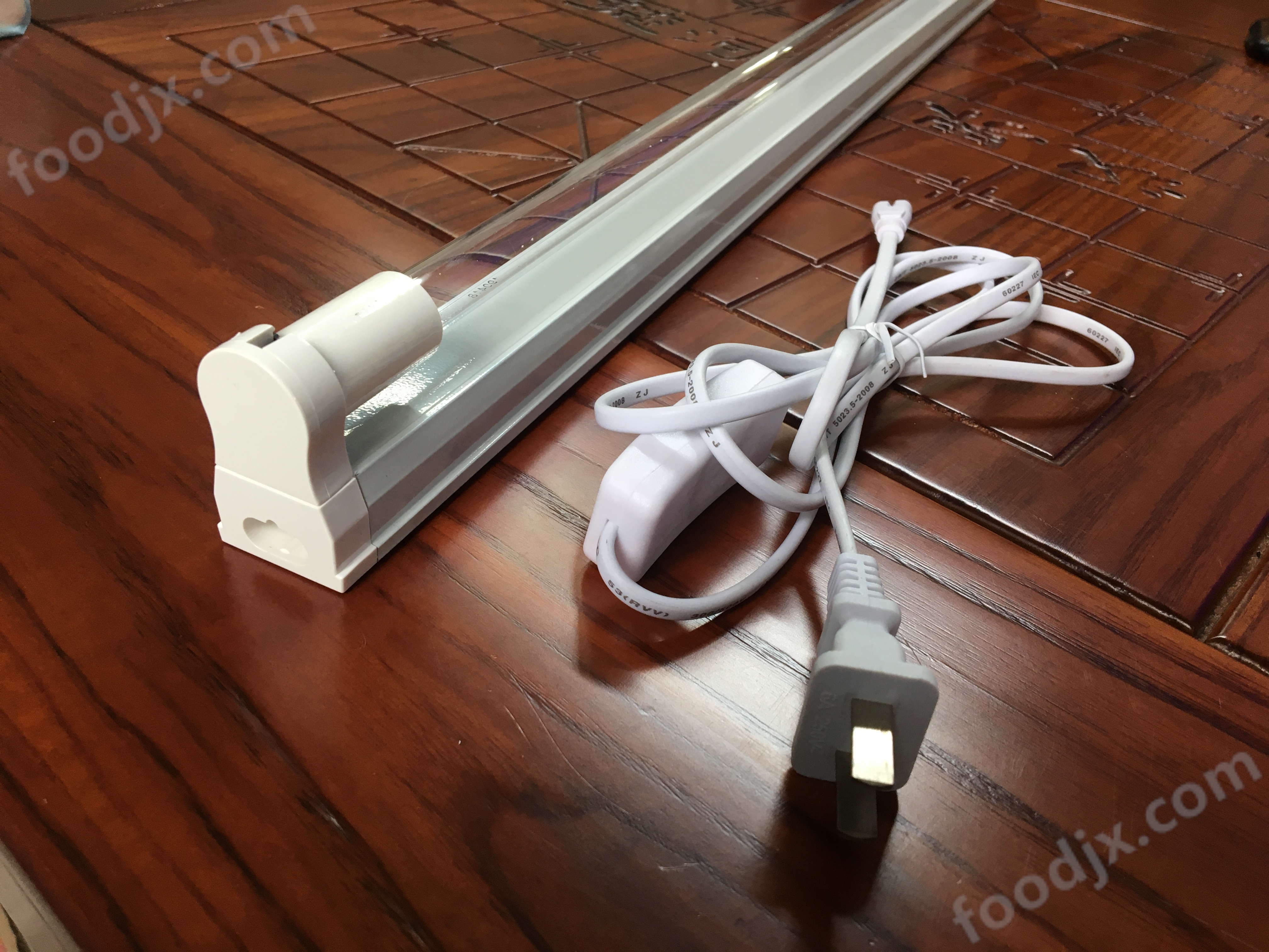 廠家供應(yīng)紫外線燈管1.2米36w殺菌消毒